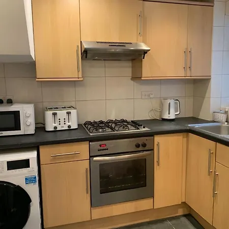 Ttsa- Essential 1 Bedroom Apt Balham-Free Parking